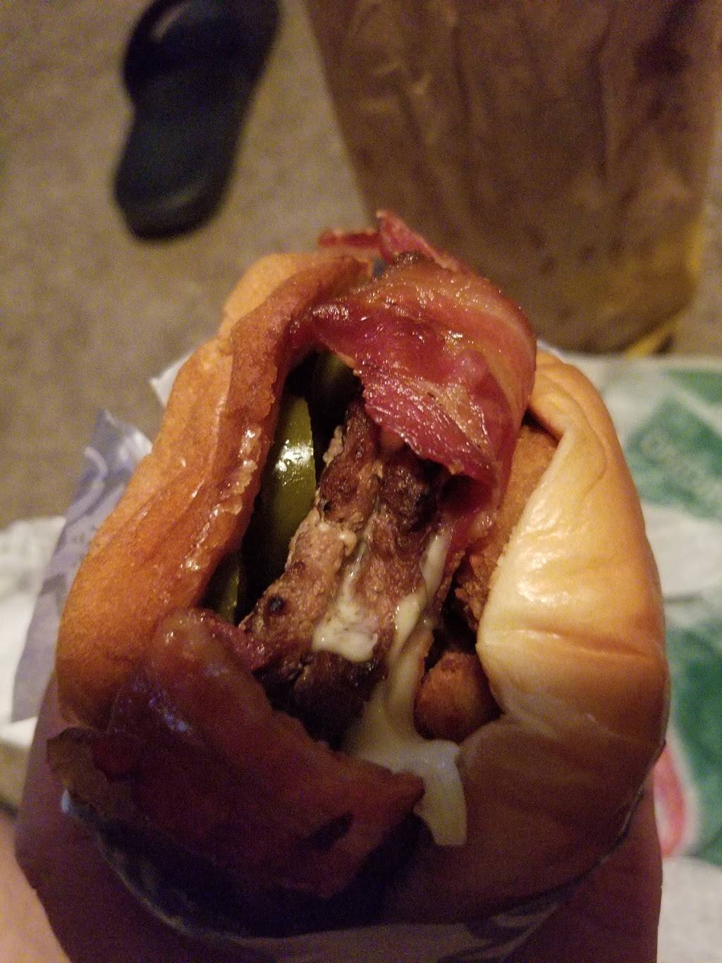 Carls Jr. / Green Burrito | restaurant | 950 Abbott St, Salinas, CA 93901, USA | 8317544416 OR +1 831-754-4416