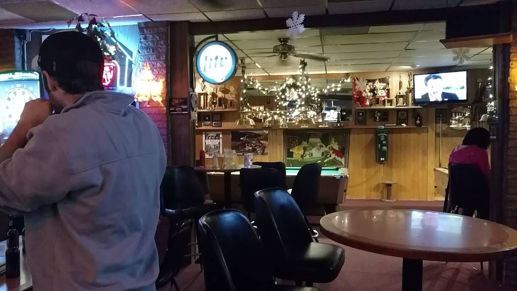 Dog House Lounge | restaurant | 1646 Asbury Rd #1, Dubuque, IA 52001, USA | 5635567611 OR +1 563-556-7611