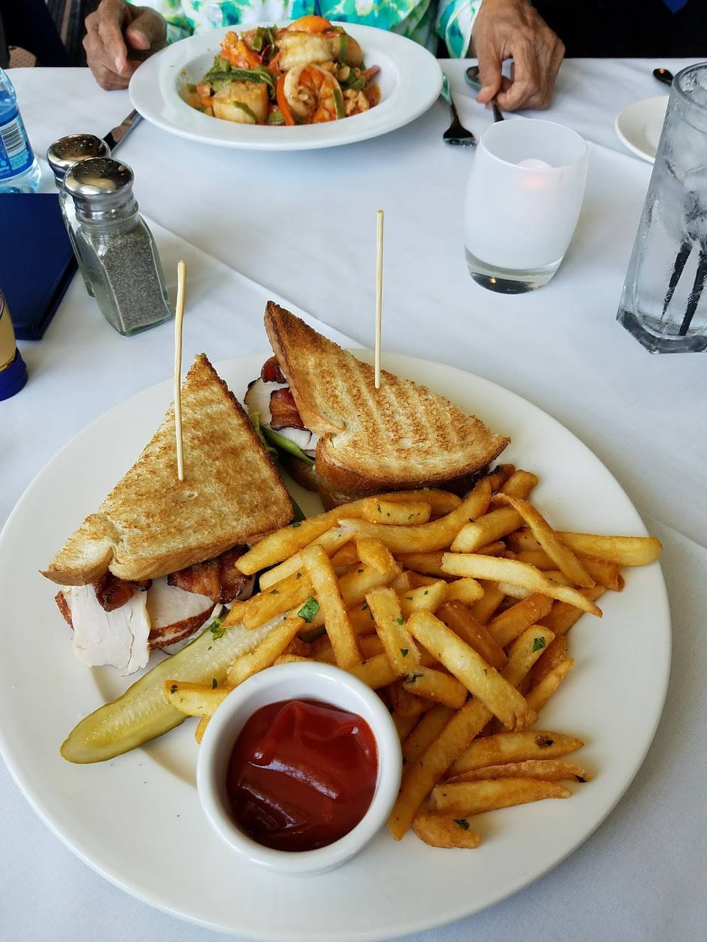 Boathouse on the Bay | restaurant | 190 N Marina Dr, Long Beach, CA 90803, USA | 5624931100 OR +1 562-493-1100