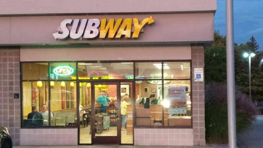 Subway | restaurant | 201 W Carleton Rd, Hillsdale, MI 49242, USA | 5174399933 OR +1 517-439-9933