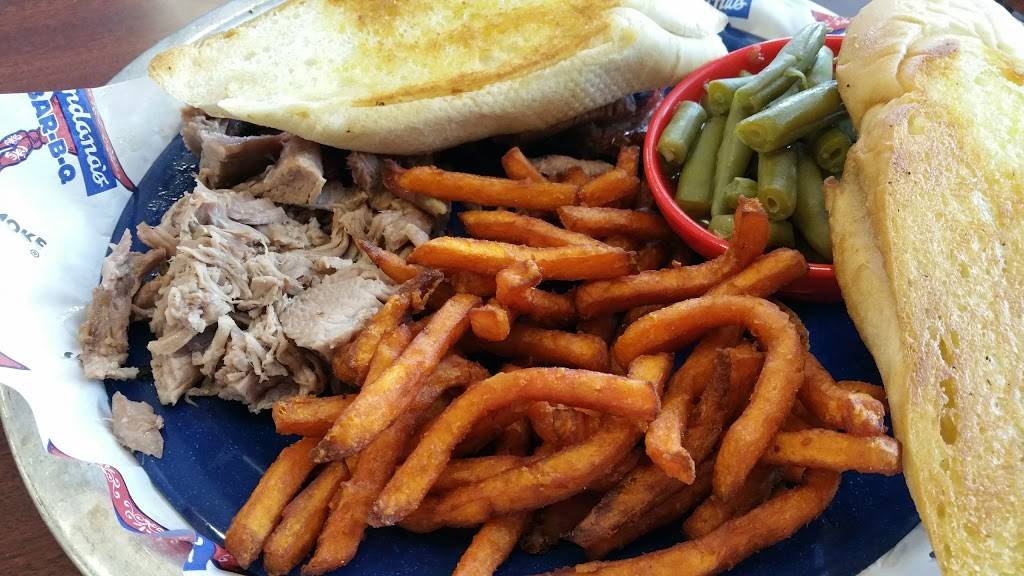 Bandanas Bar-B-Q | restaurant | 4 Commerce Dr, Collinsville, IL 62234, USA | 6183444476 OR +1 618-344-4476