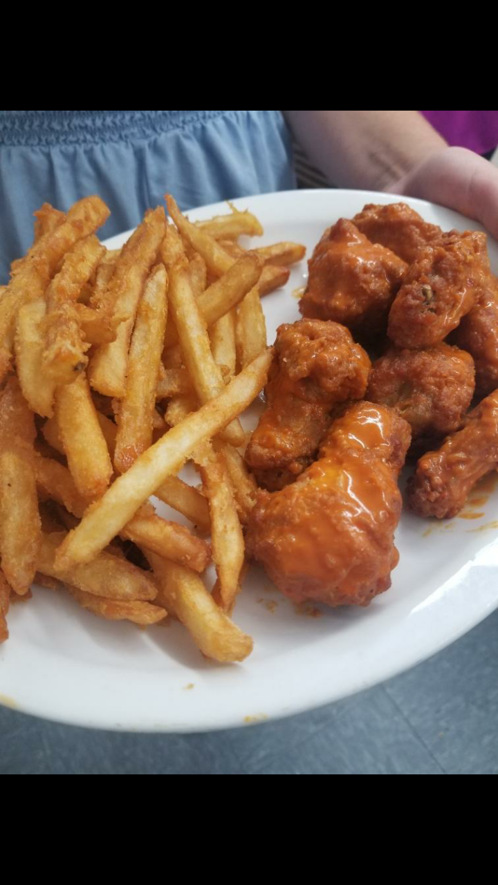 Newcastle Farmhaus | restaurant | 32381 US-36, Walhonding, OH 43843, USA | 7408244624 OR +1 740-824-4624