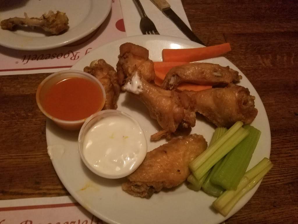 T Rs | restaurant | 17 Hillside Avenue, Williston Park, NY 11596, USA | 5162941680 OR +1 516-294-1680