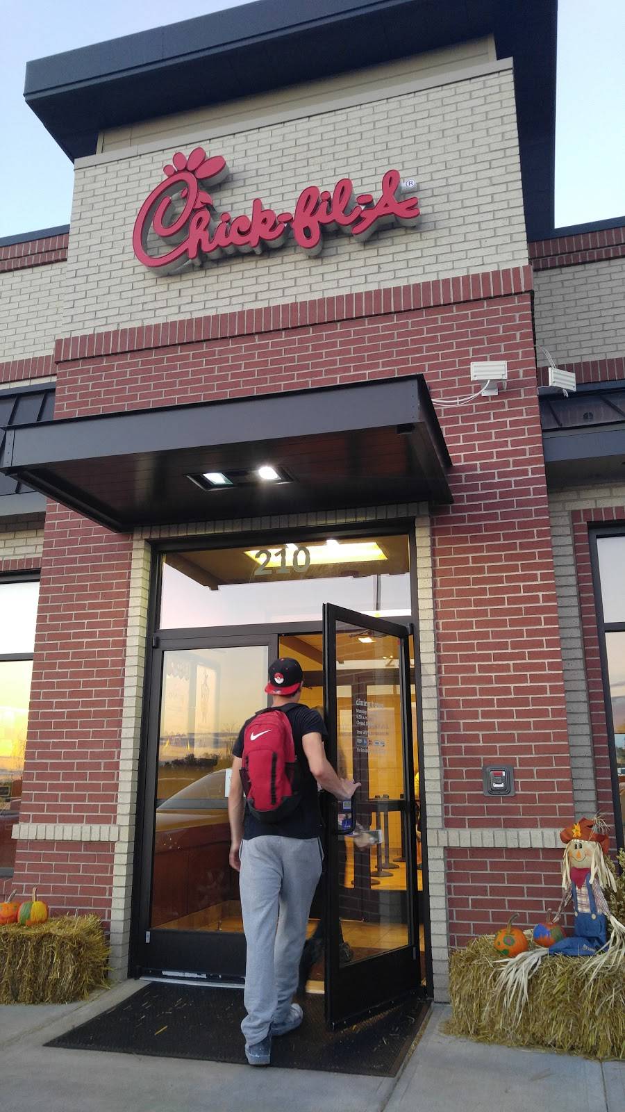 Chick-fil-A | restaurant | 210 Forty Foot Rd, Lansdale, PA 19446, USA | 2156317060 OR +1 215-631-7060