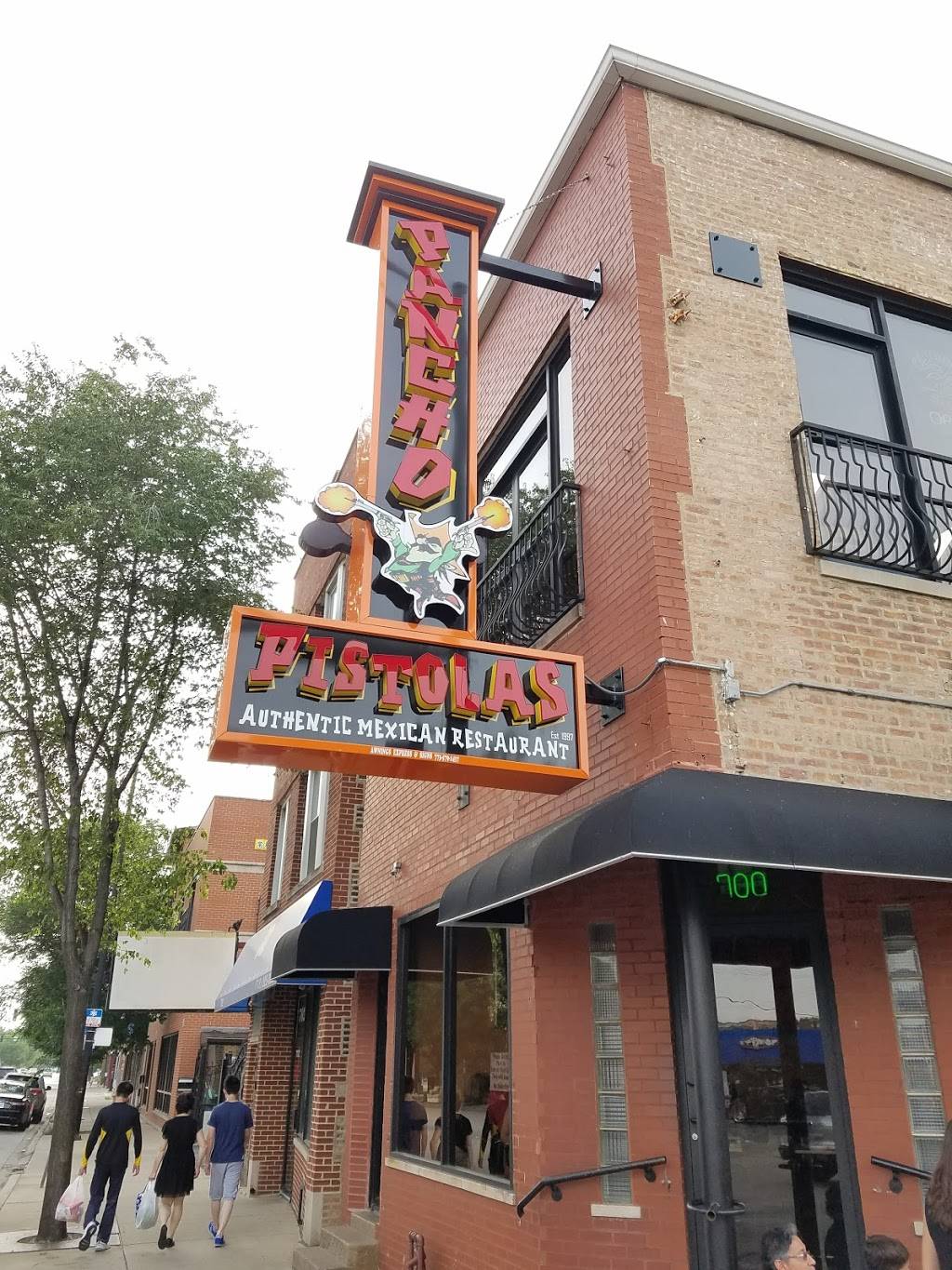 Pancho Pistolas Authentic Mexican Restaurant | restaurant | 700 W 31st St, Chicago, IL 60616, USA | 3122258808 OR +1 312-225-8808