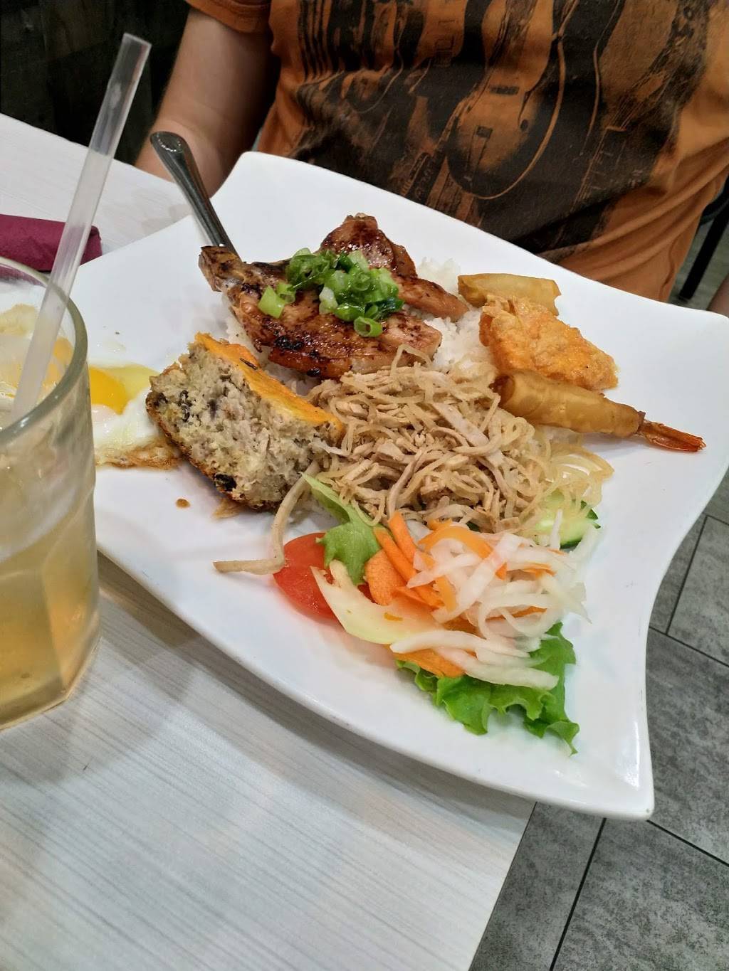 Hoa Vien Quan | restaurant | Falls Church, VA 22044, USA | 7032411894 OR +1 703-241-1894