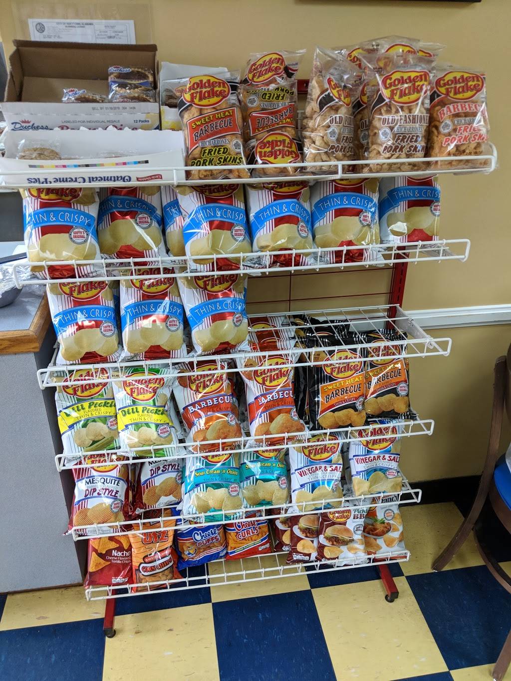 Guss Hot Dogs | restaurant | 224 Brooklane Dr, Hueytown, AL 35023, USA | 2054918565 OR +1 205-491-8565