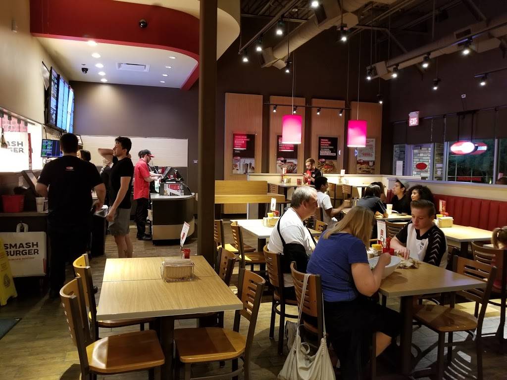 Smashburger | restaurant | 2904 S Santan Village Pkwy Ste 104, Gilbert, AZ 85295, USA | 4804203480 OR +1 480-420-3480