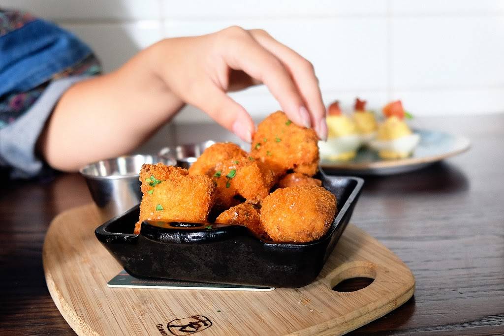 Public School 702 | restaurant | 1850 Festival Plaza Dr, Las Vegas, NV 89135, USA | 7027493007 OR +1 702-749-3007