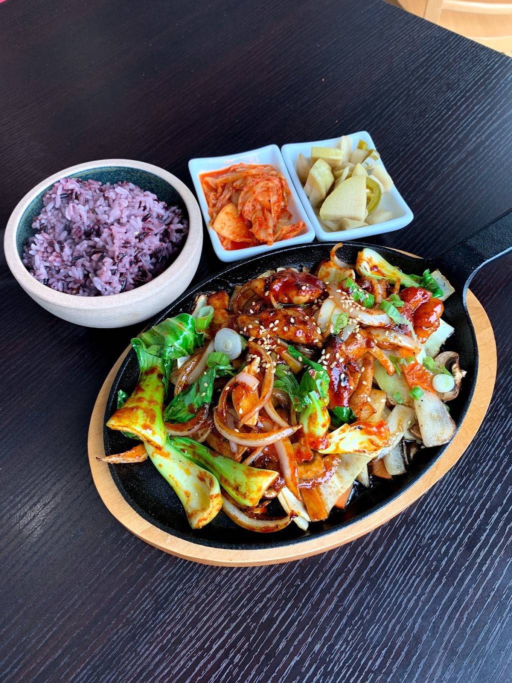 Maht Korean Restaurant | restaurant | 726 Somerset St W, Ottawa, ON K1R 6P8, Canada | 6136807268 OR +1 613-680-7268
