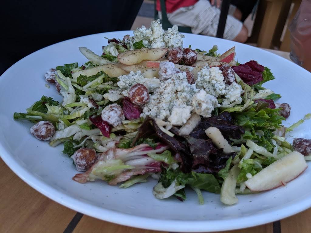 Beaches Restaurant & Bar | restaurant | 1919 SE Columbia River Dr, Vancouver, WA 98661, USA | 3606991592 OR +1 360-699-1592