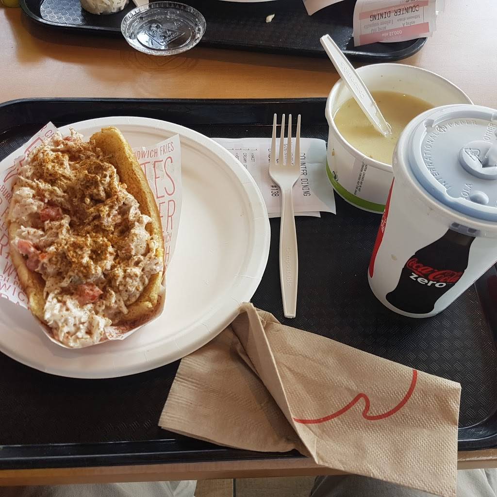 St-Hubert Express | restaurant | 4010 Riverside Dr, Ottawa, ON K1V 2E8, Canada | 6137399995 OR +1 613-739-9995