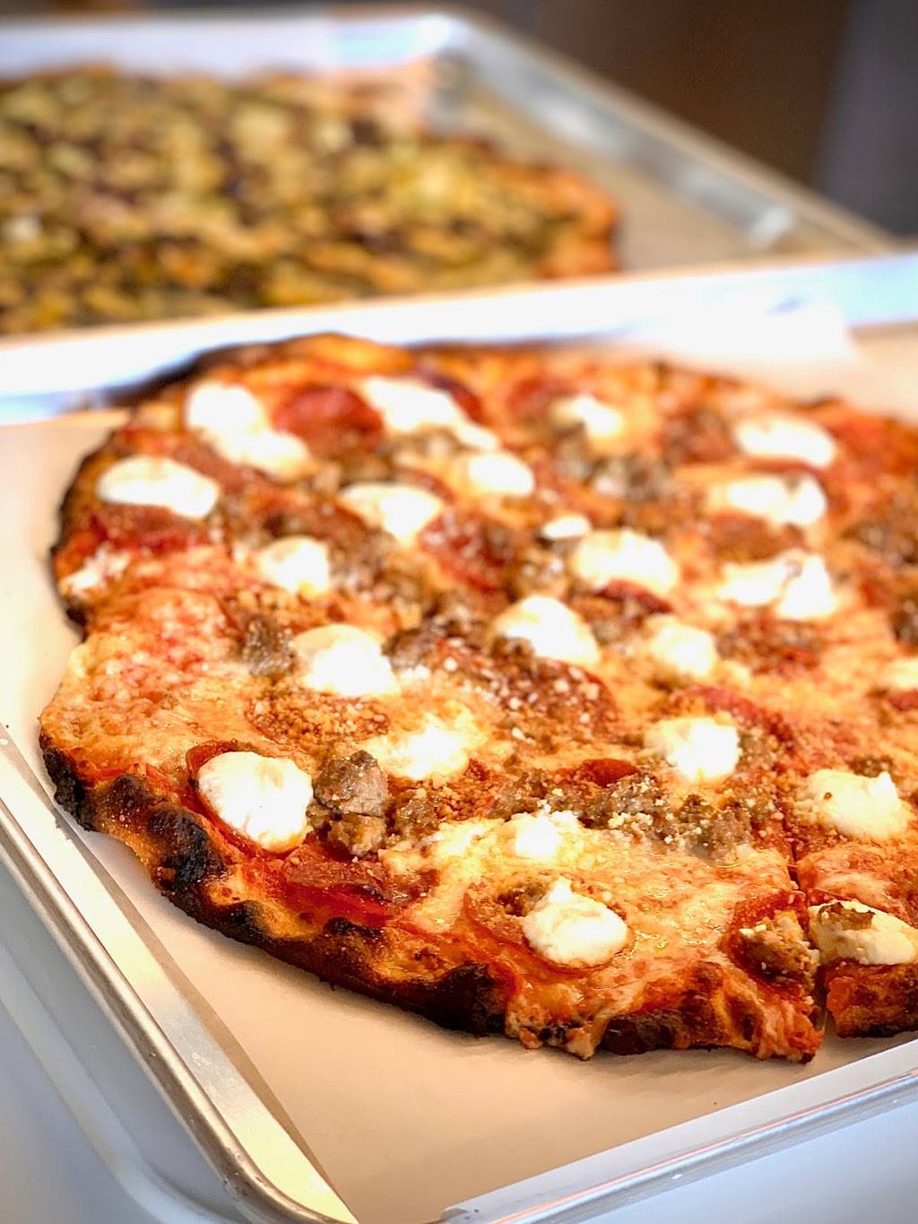 Tafts Brewpourium Columbus | restaurant | 440 W Broad St, Columbus, OH 43215, USA | 6144898900 OR +1 614-489-8900