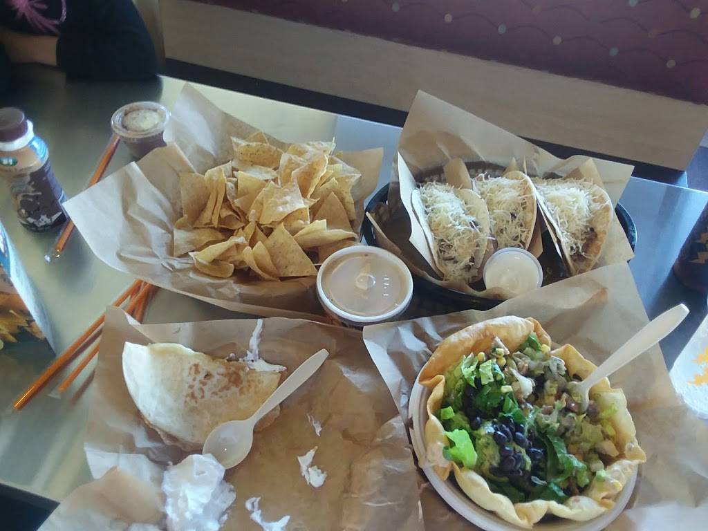 QDOBA Mexican Eats | restaurant | 16005 W Bluemound Rd, Brookfield, WI 53005, USA | 2624323500 OR +1 262-432-3500