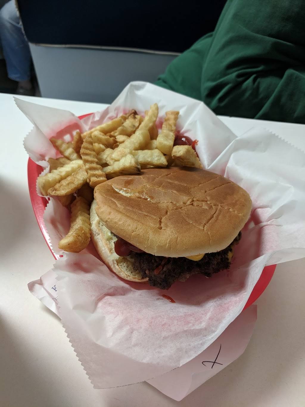 Chriss Drive In | restaurant | Siler City, NC 27344, USA | 9196632333 OR +1 919-663-2333