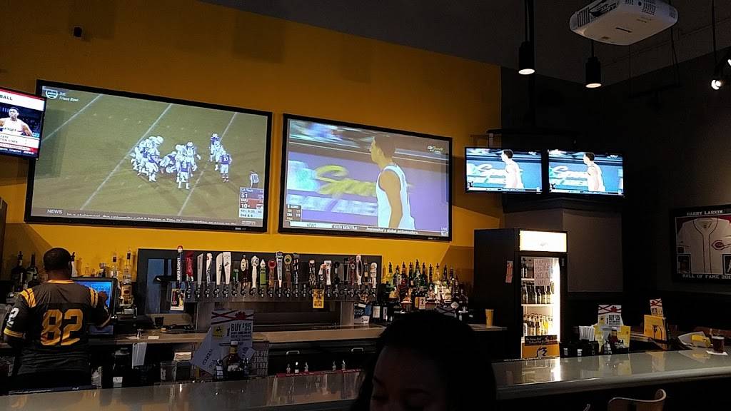 Buffalo Wild Wings | restaurant | 7714 Montgomery Rd, Cincinnati, OH 45236, USA | 5138919453 OR +1 513-891-9453