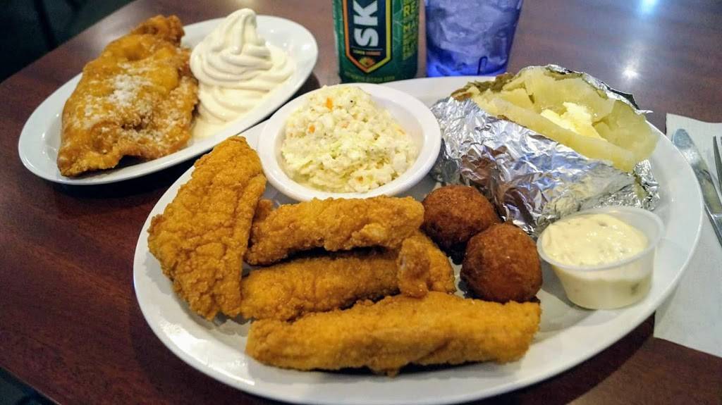 Esto Country Store | restaurant | 4624 KY-379, Russell Springs, KY 42642, USA | 2703433320 OR +1 270-343-3320