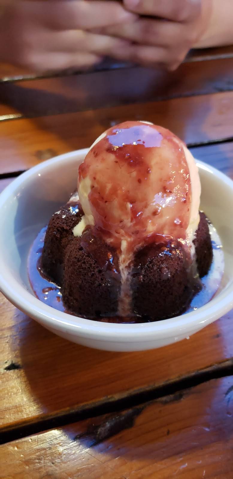 Flying Saucer Draught Emporium | restaurant | 11255 Huebner Rd #212, San Antonio, TX 78230, USA | 2106965080 OR +1 210-696-5080