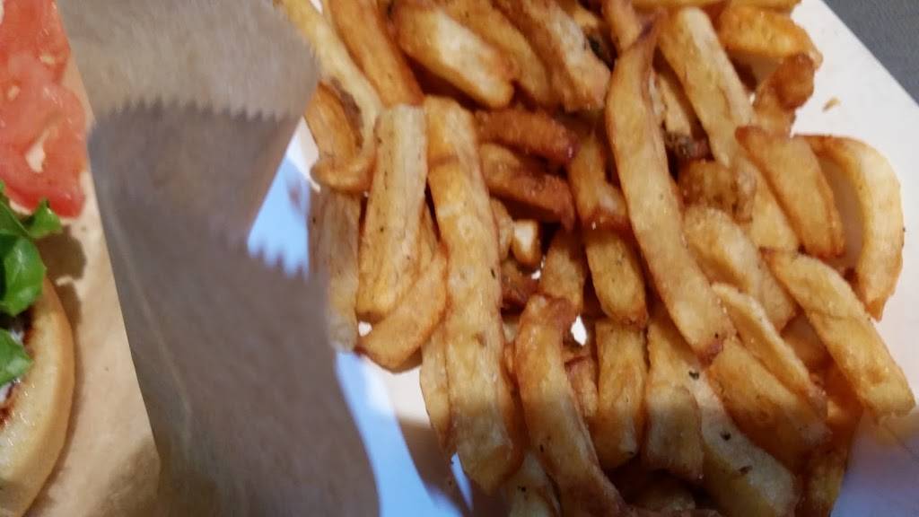 The Garage Burgers & Beer | restaurant | 190 Shawnee Mall Dr, Shawnee, OK 74804, USA | 4057884950 OR +1 405-788-4950