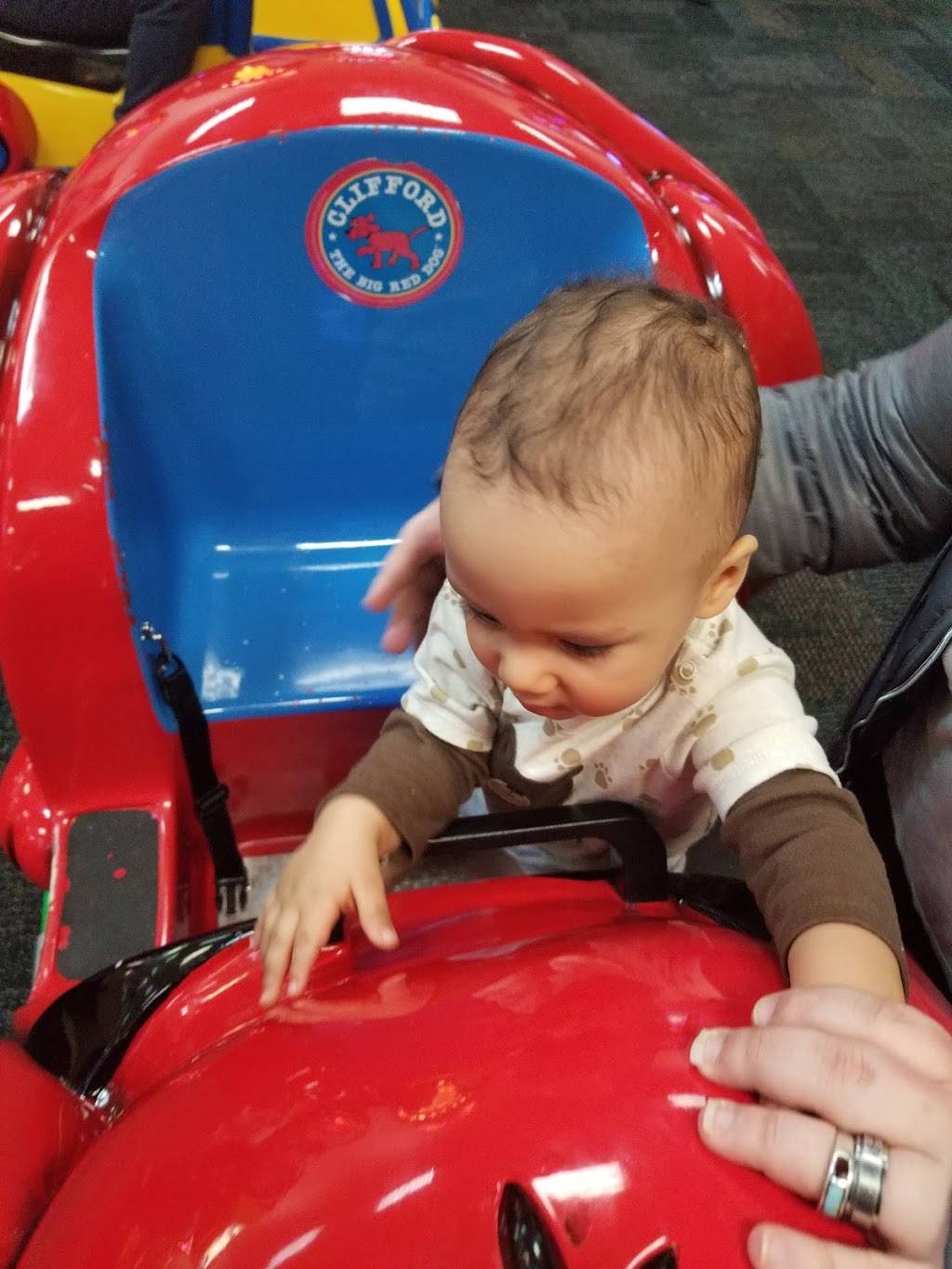 Chuck E. Cheese | restaurant | 90 Pleasant Valley St, Methuen, MA 01844, USA | 9785579900 OR +1 978-557-9900