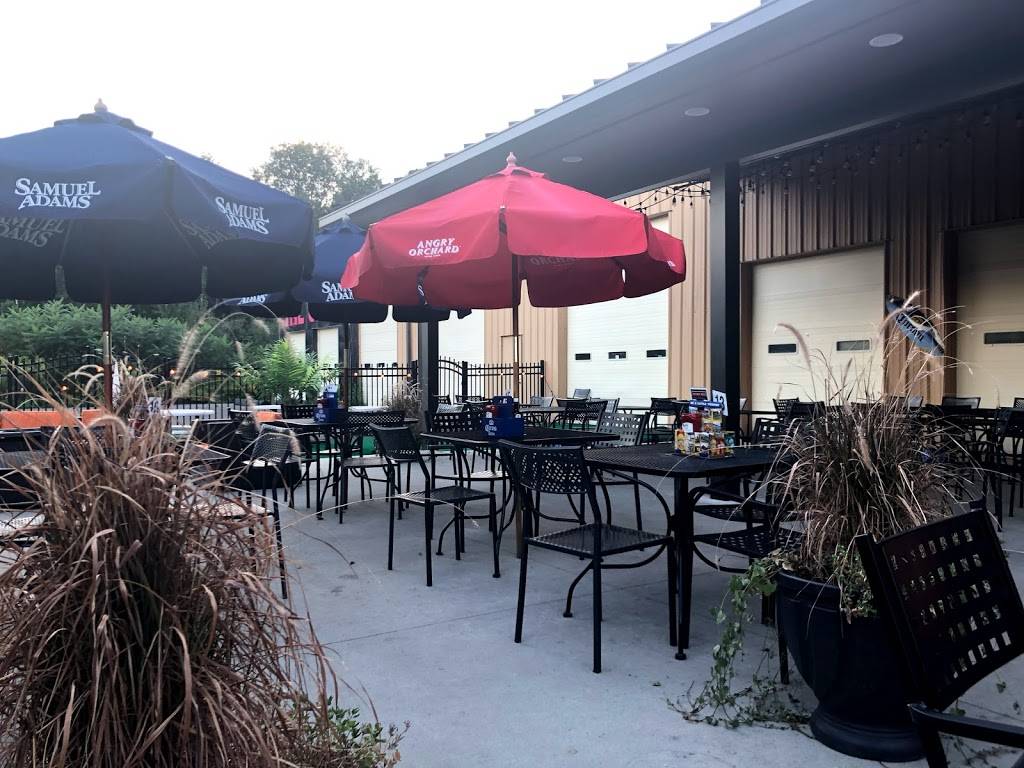 Shortstop Bar & Grill | restaurant | 99 Springfield Rd, Westfield, MA 01085, USA | 4136426370 OR +1 413-642-6370