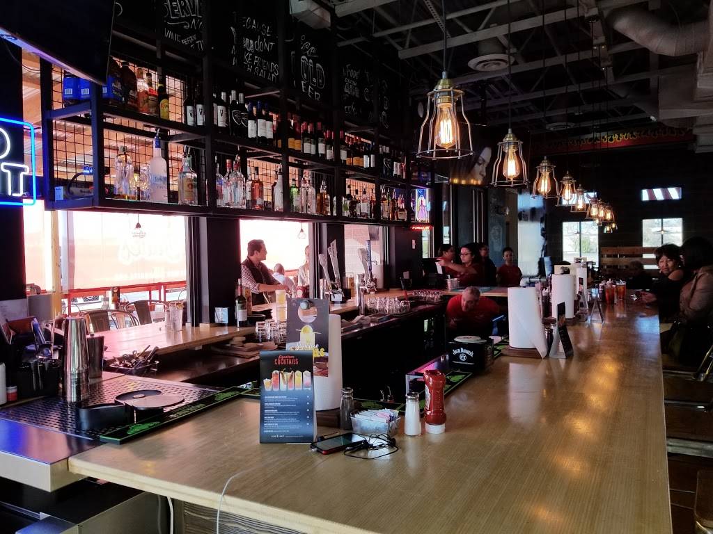 Famous Daves Bar-B-Que | restaurant | 12704 Montana Ave, El Paso, TX 79938, USA | 9152598400 OR +1 915-259-8400