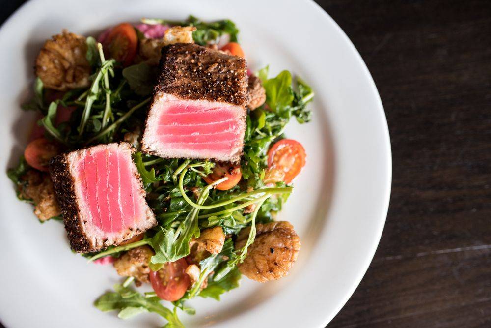 Smokin Fins Restaurant - Highland Ranch | restaurant | 1104 Cpl Max Donahue Ln #102, Highlands Ranch, CO 80129, USA | 7205943467 OR +1 720-594-3467