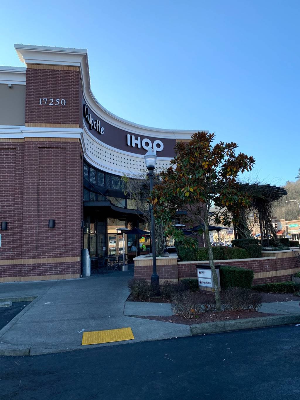 IHOP | restaurant | 17250 Southcenter Pkwy, Tukwila, WA 98188, USA | 2065750330 OR +1 206-575-0330
