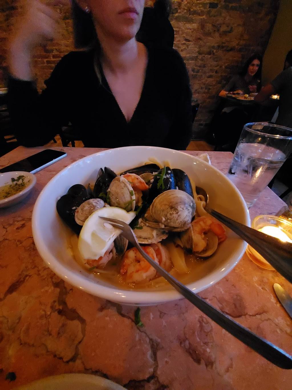 Dmitris | restaurant | 944 N 2nd St, Philadelphia, PA 19123, USA | 2155924550 OR +1 215-592-4550