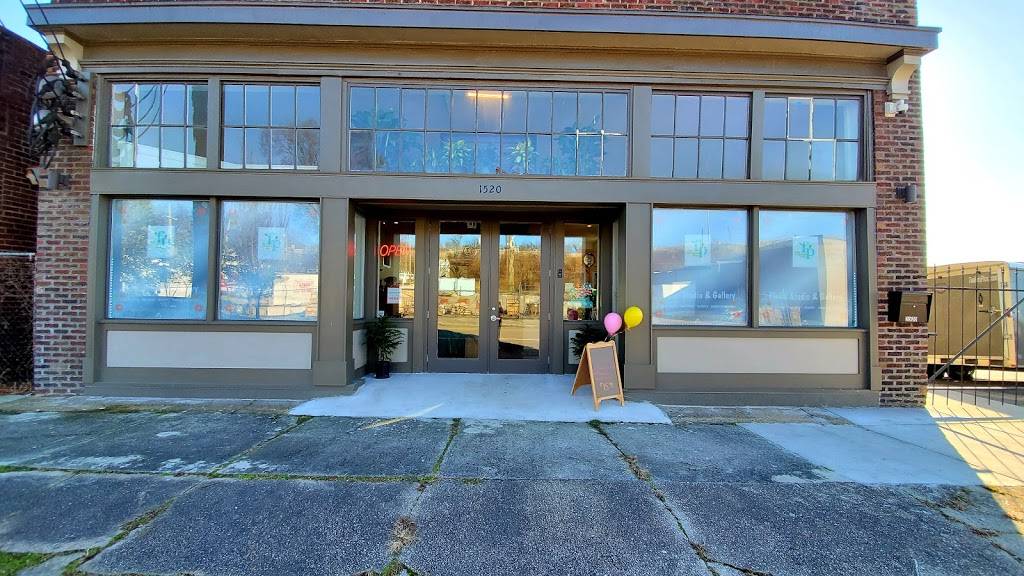 The Flower Pot | restaurant | 1520 Washington Ave, Knoxville, TN 37917, USA | 8008247792 OR +1 800-824-7792