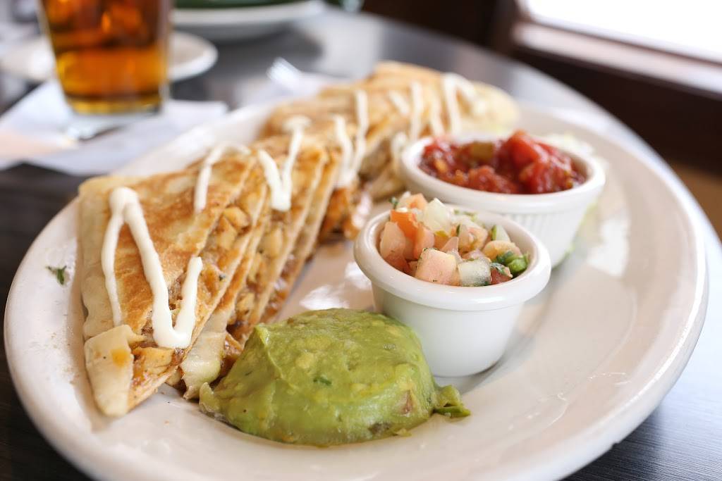 Bennigans | restaurant | 2424 S Mission St, Mt Pleasant, MI 48858, USA | 9897725002 OR +1 989-772-5002