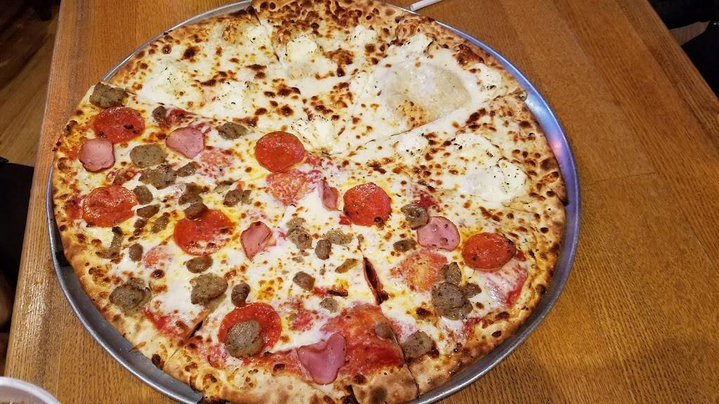 Crooked Crust | restaurant | 101 Ave A, Denton, TX 76201, USA | 9405655999 OR +1 940-565-5999