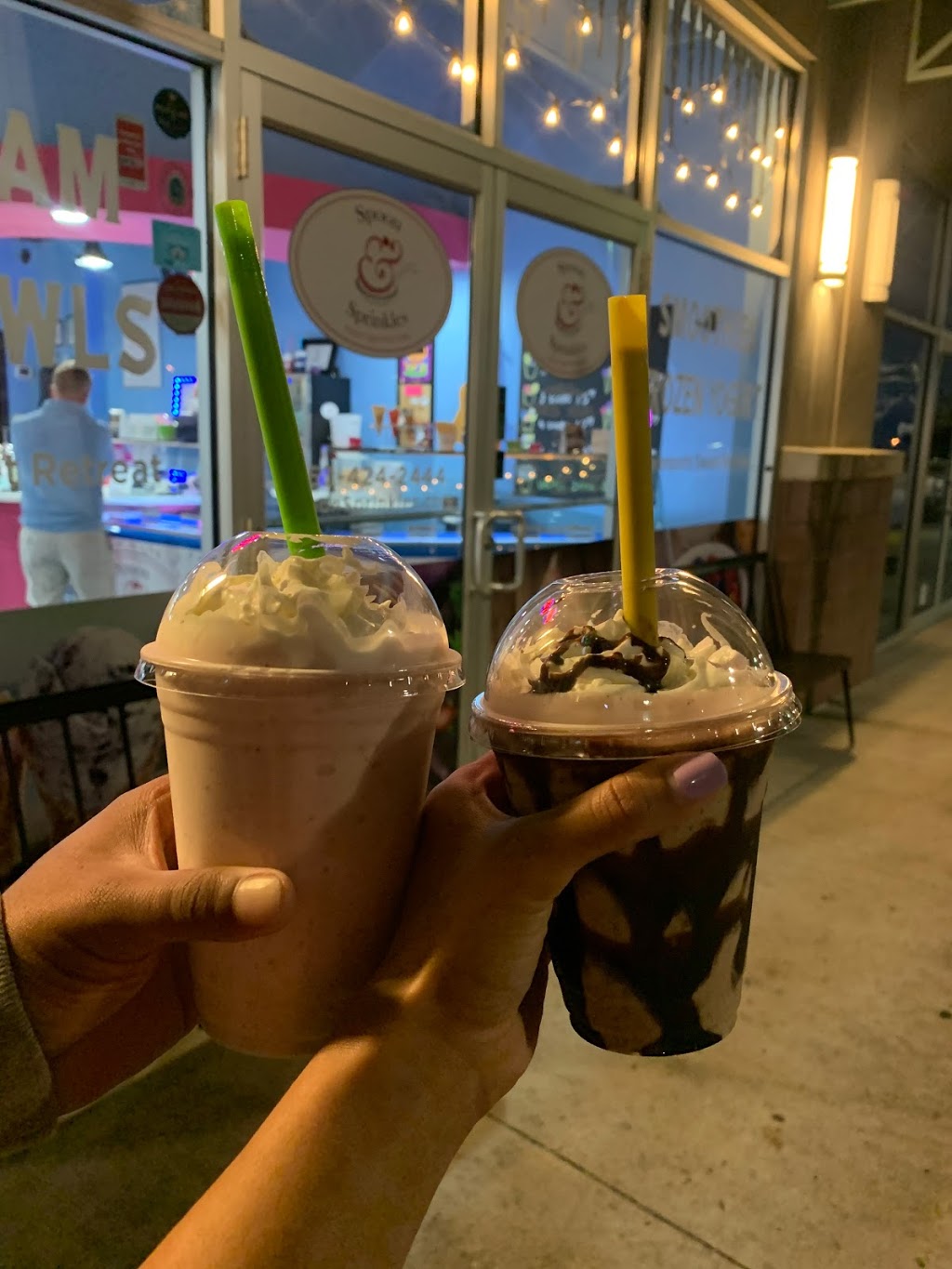 Spoon & Sprinkles | cafe | 2250 Posner Blvd, Davenport, FL 33837, USA | 8634242444 OR +1 863-424-2444