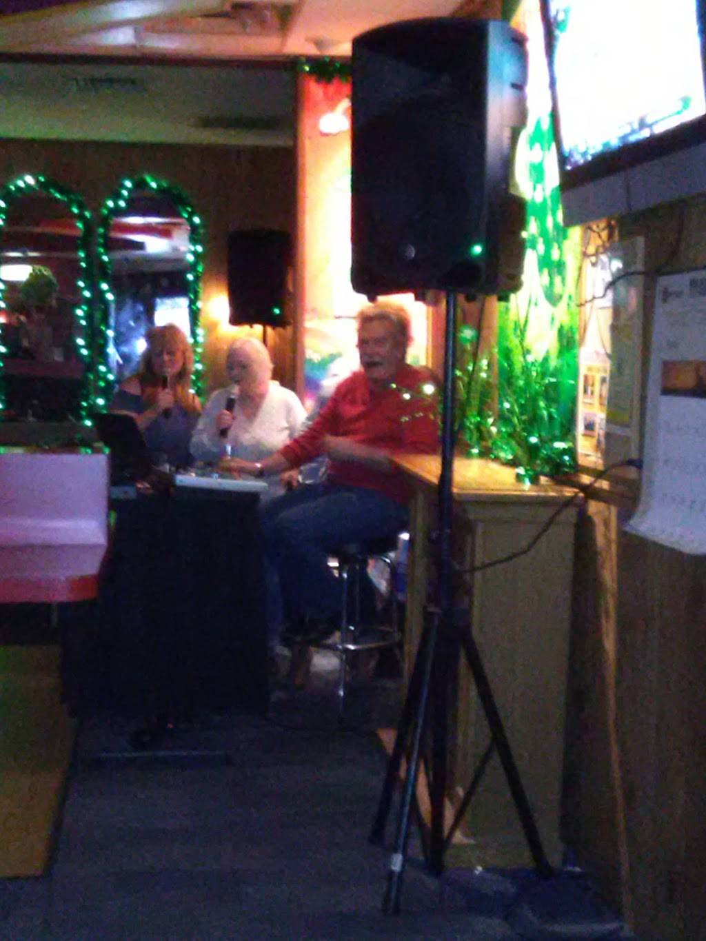 Dee Dees Tavern | restaurant | 647 Watervliet Shaker Rd, Latham, NY 12110, USA | 5187854410 OR +1 518-785-4410