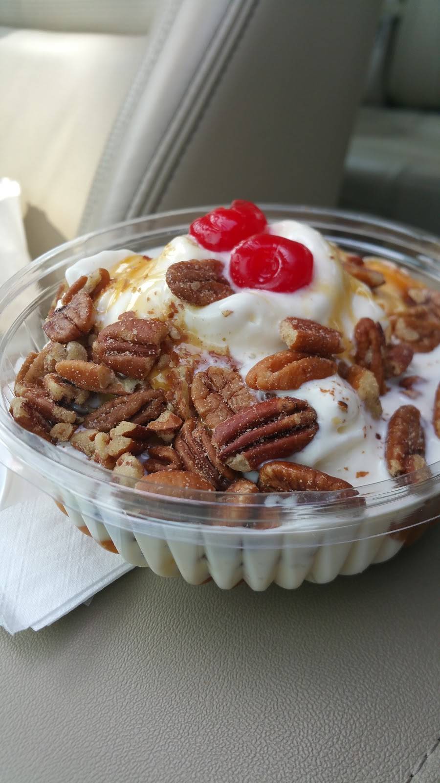 Kitts Frozen Custard | restaurant | 7000 W Capitol Dr, Milwaukee, WI 53216, USA | 4144611400 OR +1 414-461-1400