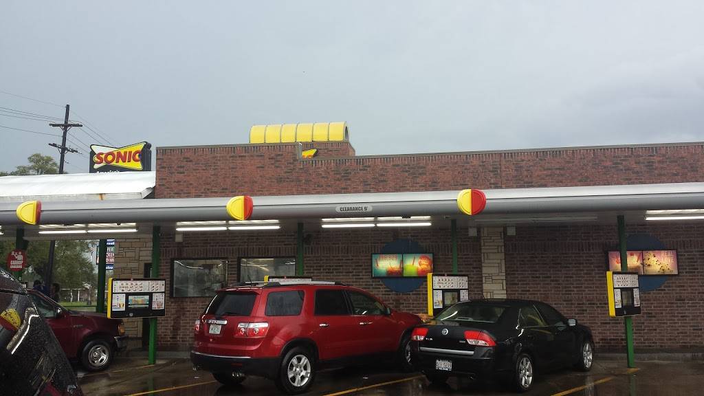 Sonic Drive-In | restaurant | 1801 West St, Vinton, LA 70668, USA | 3375899750 OR +1 337-589-9750