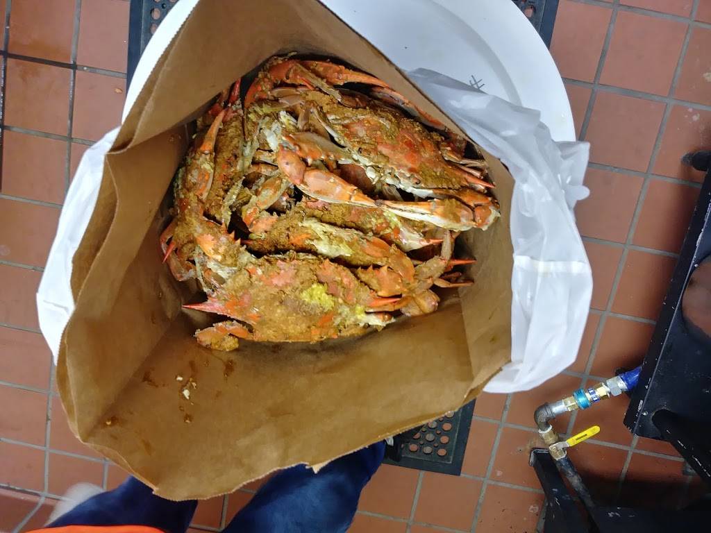 The Crab Stop | restaurant | 1405 Sulphur Spring Rd, Arbutus, MD 21227, USA | 4102421394 OR +1 410-242-1394