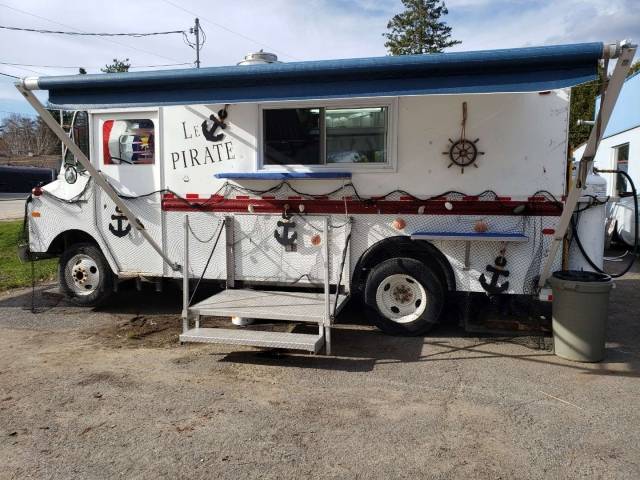 Le Pirate | restaurant | 220 Rue Papineau, Papineauville, QC J0V 1R0, Canada | 5063377036 OR +1 506-337-7036