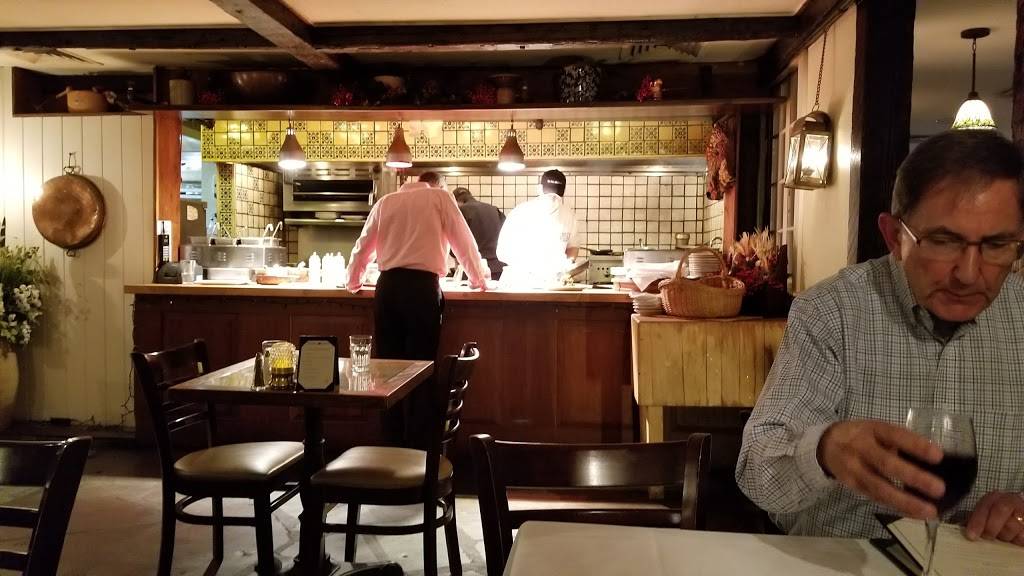 The Sun Tavern | restaurant | 500 Congress St, Duxbury, MA 02332, USA | 7818371027 OR +1 781-837-1027