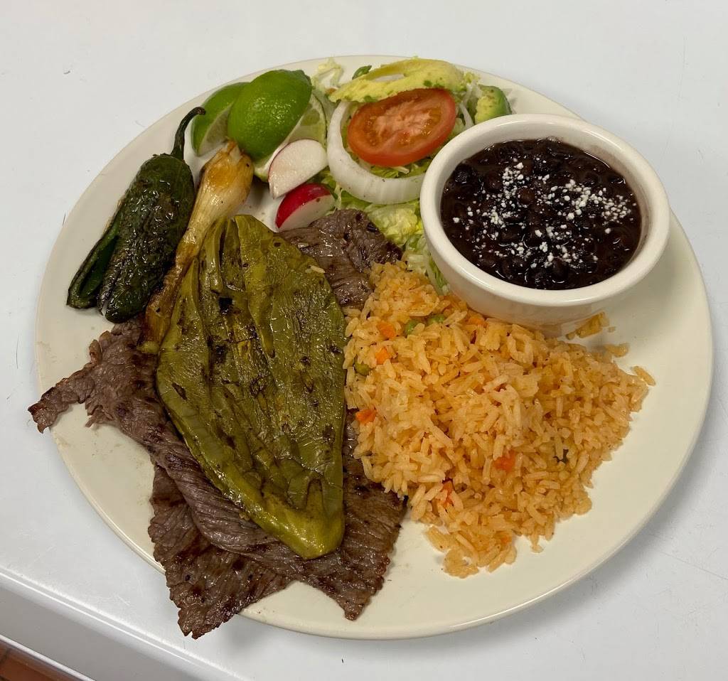 San Antonio Grocery Deli and Restaurant | restaurant | 221 W Broad St, Quakertown, PA 18951, USA | 2155290513 OR +1 215-529-0513