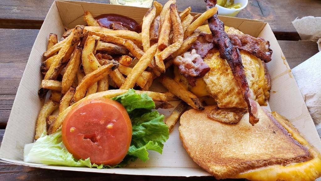 Twisted Root Burger Co | restaurant | 101 S Oak St, Roanoke, TX 76262, USA | 8174906628 OR +1 817-490-6628