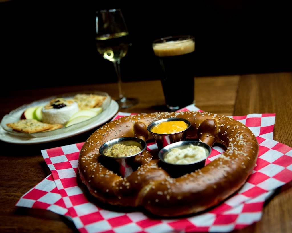 Didis Supper Club | restaurant | 2810 Golf Rd, Pewaukee, WI 53072, USA | 2625470201 OR +1 262-547-0201