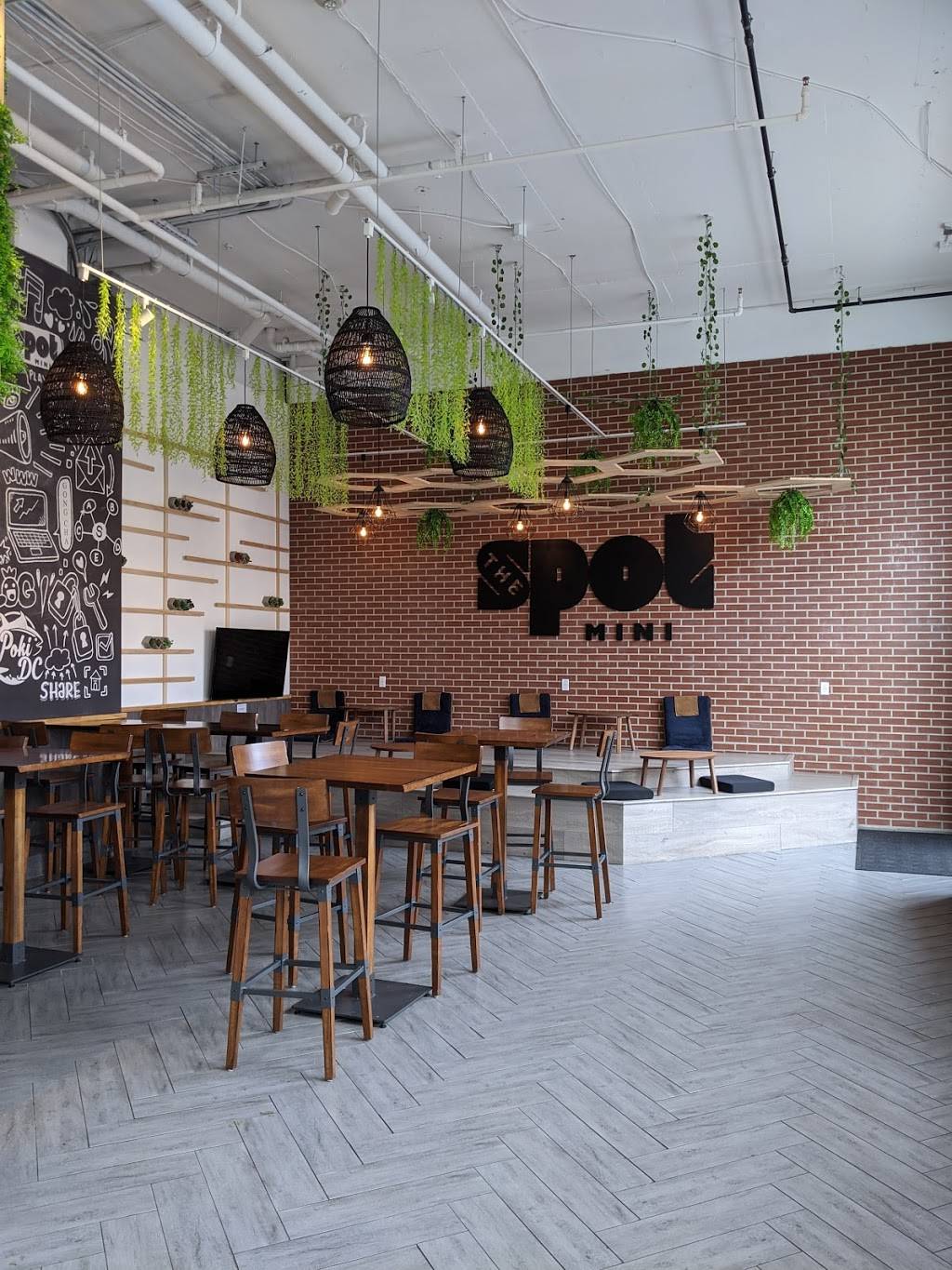 The Spot mini | restaurant | 4207 Knox Rd, College Park, MD 20740, USA | 2404876829 OR +1 240-487-6829