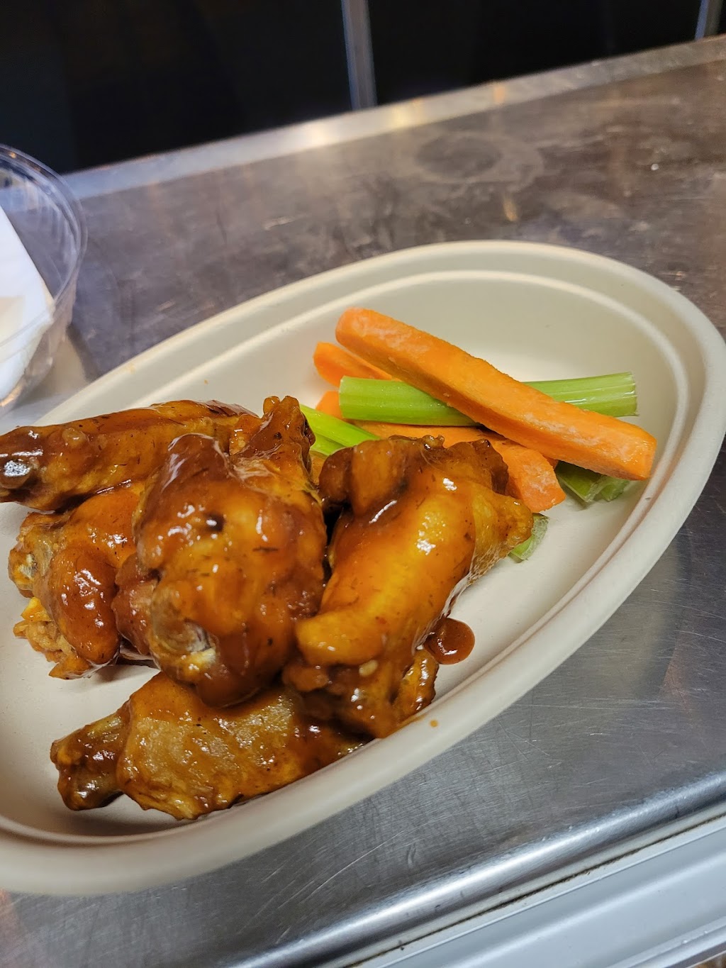 Lawrence KS Wing Co | restaurant | 1016 Massachusetts St, Lawrence, KS 66044, USA | 7857644299 OR +1 785-764-4299