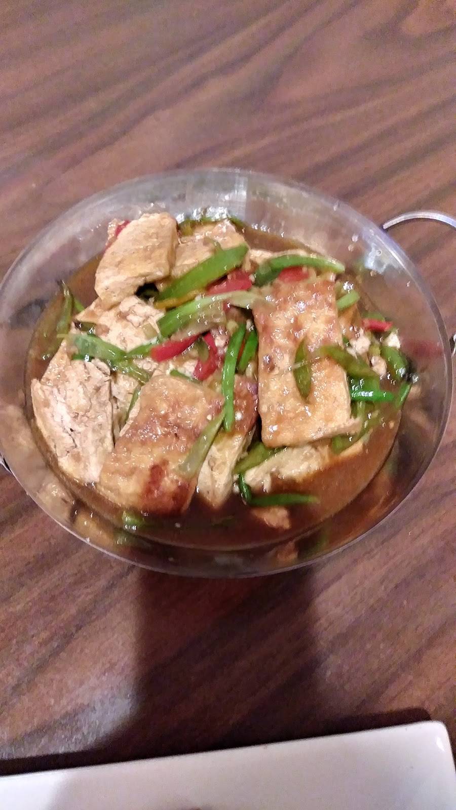 Young Chow Restaurant | restaurant | 420 23rd St S, Arlington, VA 22202, USA | 7038922566 OR +1 703-892-2566