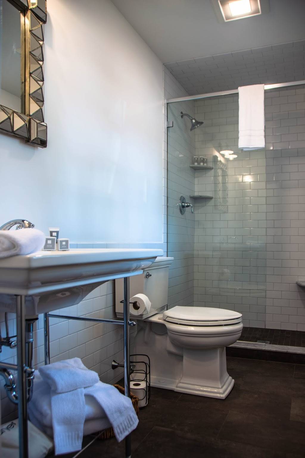 Shelter Harbor Inn | restaurant | 10 Wagner Rd, Westerly, RI 02891, USA | 4013228883 OR +1 401-322-8883