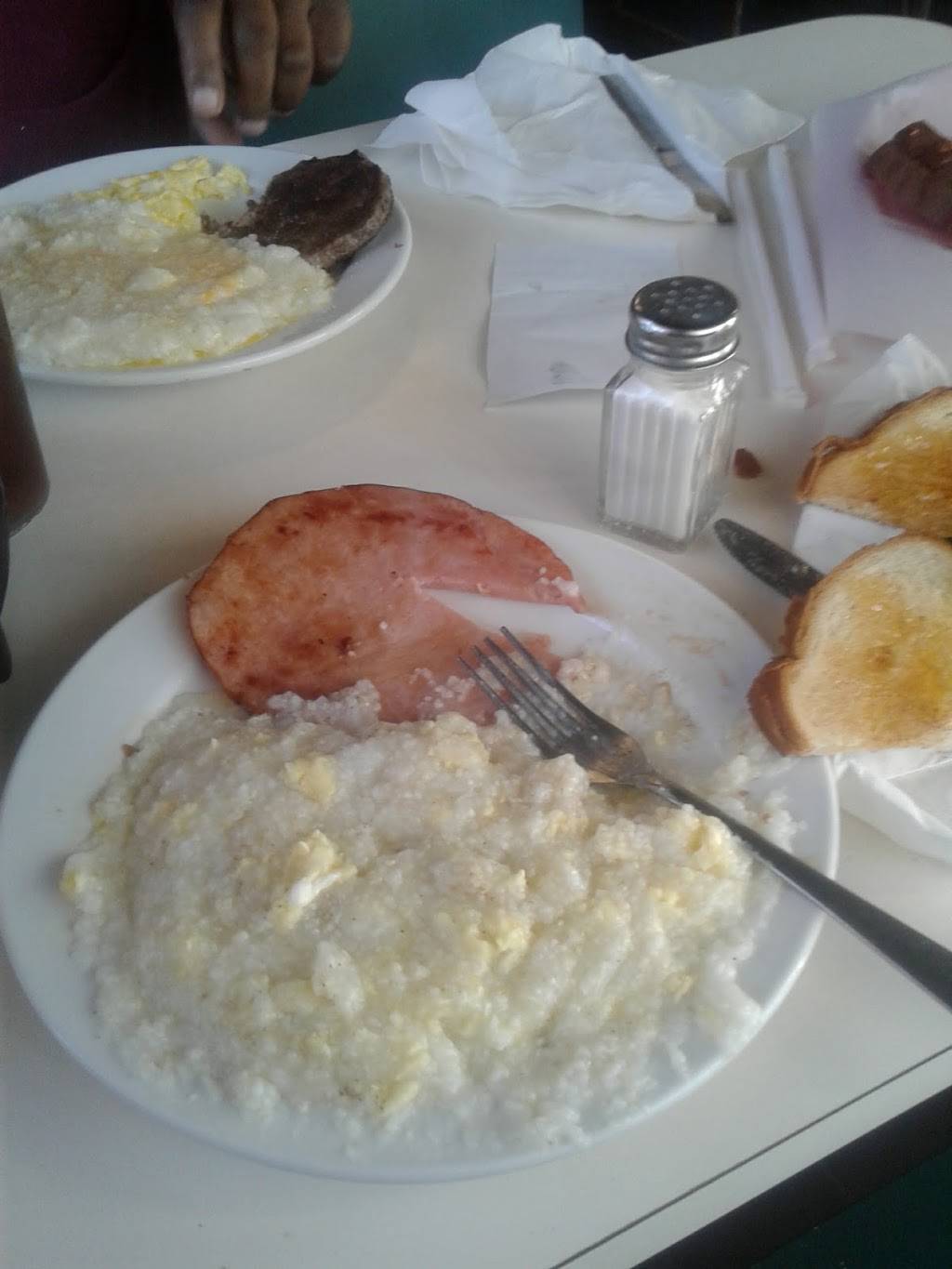 Leigh-Annes Restaurant | restaurant | 200 N Catawba St, Lancaster, SC 29720, USA | 8032856606 OR +1 803-285-6606