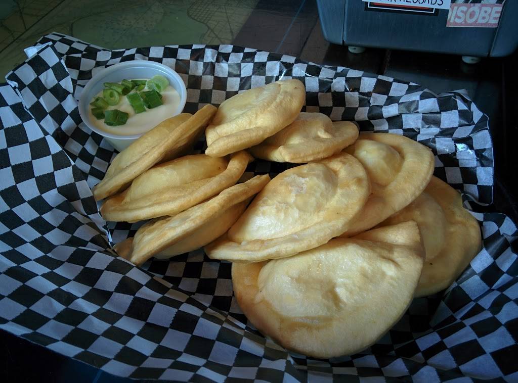 Black Water Bar | restaurant | 835 NE Broadway, Portland, OR 97232, USA | 5032810439 OR +1 503-281-0439