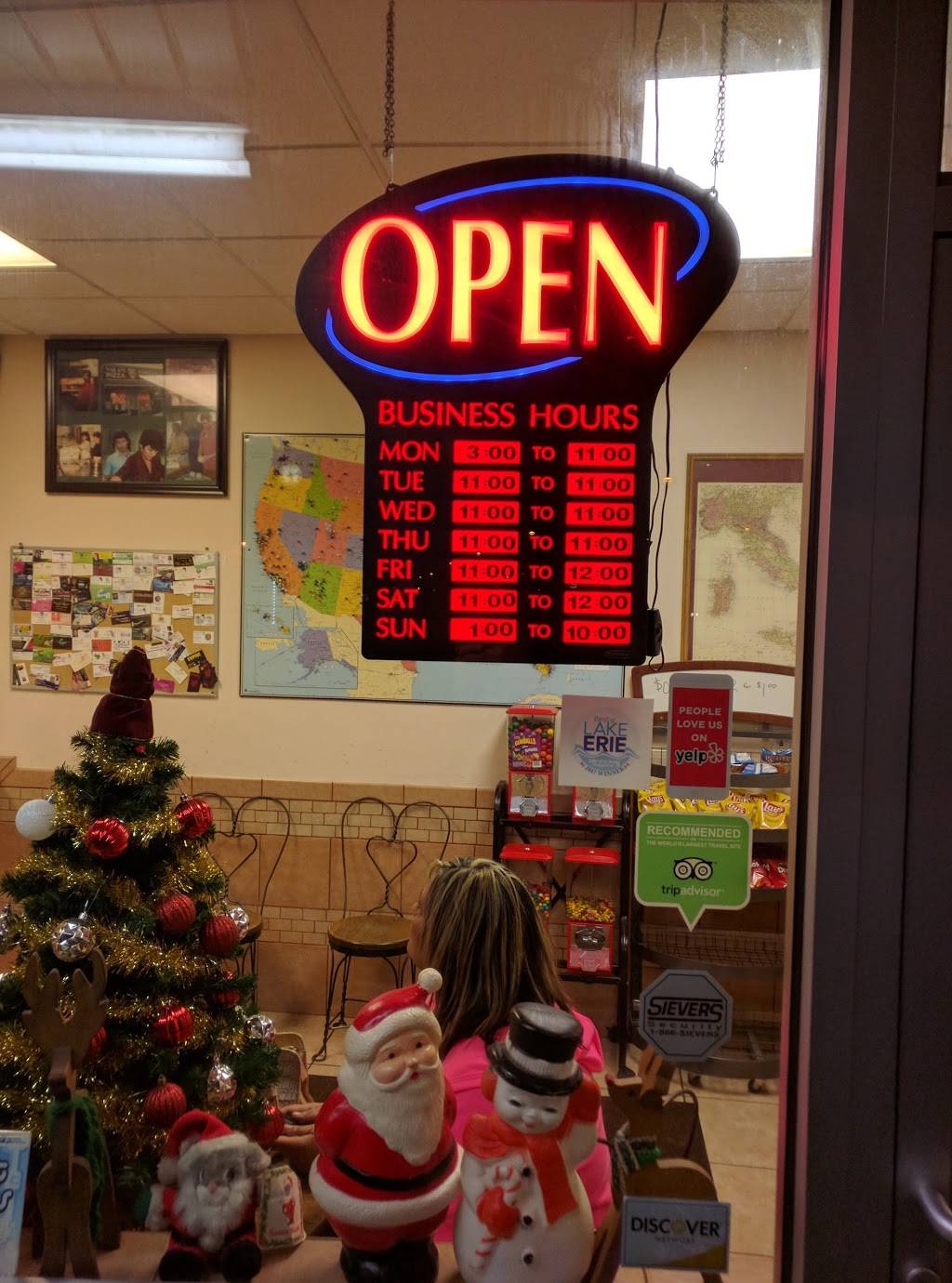 Yalas Pizzeria | restaurant | 3352 Oberlin Ave, Lorain, OH 44053, USA | 4402825169 OR +1 440-282-5169