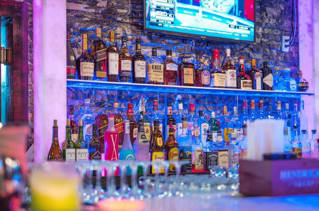 Koi Sushi | night club | 136 Main St, Sayville, NY 11782, USA | 6315630777 OR +1 631-563-0777